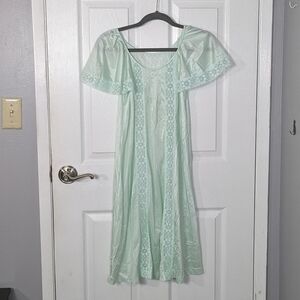 Vintage 60s Gossard Artemis Intricate Seafoam Lace Night Gown Size‎ Petite (S)